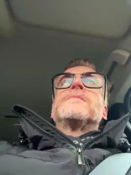 Gay sex chat with Axl_hot - camgaychat.com