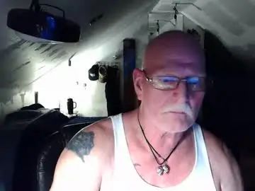 Gay sex chat with hornyhippie61 - camgaychat.com - Britain