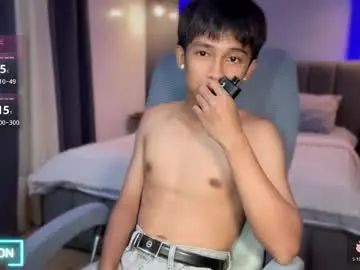 Gay sex chat with prettyincontrol69 - camgaychat.com - Britain