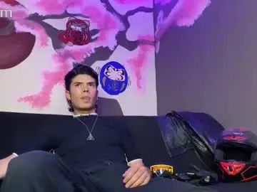 Gay sex chat with dhamyan_wang - camgaychat.com