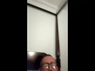 Gay sex chat with ryanihde2025 - camgaychat.com - Britain