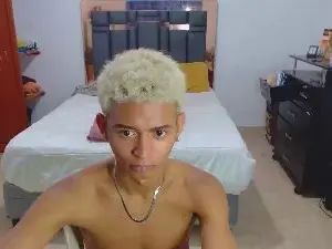 Gay sex chat with Raamking - camgaychat.com - Britain