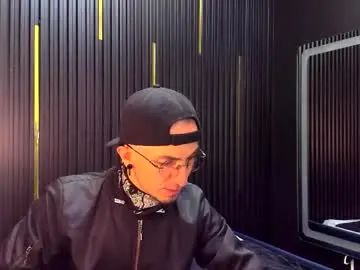 Gay sex chat with karlostrom - camgaychat.com - Britain