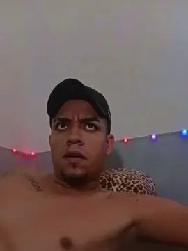 Gay sex chat with EscorpianoMal - camgaychat.com - Portugal