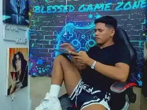 Gay sex chat with anyeloblacke - camgaychat.com - Britain