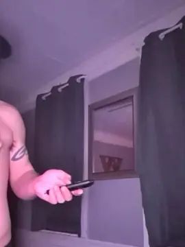 Gay sex chat with hungitalian44 - camgaychat.com - Britain