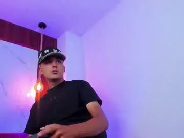 Gay sex chat with hadrian_torres - camgaychat.com - Britain