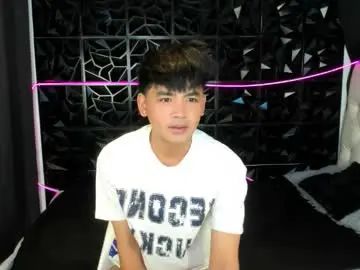 Gay sex chat with spoiledmycock - camgaychat.com - Britain