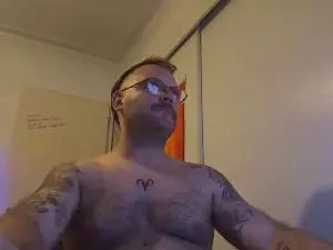 Gay sex chat with Johnny_Aries - camgaychat.com - Britain