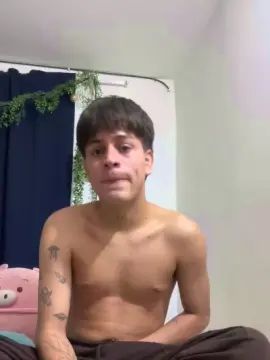 Gay sex chat with Camilosweet - camgaychat.com - Britain