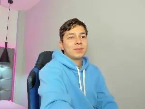 Gay sex chat with Julian_Smith21 - camgaychat.com - Britain