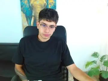 Gay sex chat with maax_18 - camgaychat.com - Britain