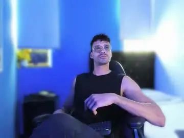 Gay sex chat with alexandermarttins - camgaychat.com - Britain