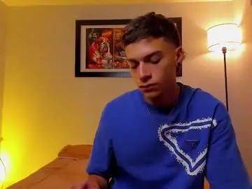 Gay sex chat with noahh_sky - camgaychat.com - Britain