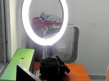 Gay sex chat with dereck_dosantos - camgaychat.com - Britain