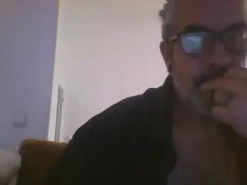 Gay sex chat with gustavo729042 - camgaychat.com - Britain