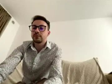 Gay sex chat with shadowfeetx - camgaychat.com - Britain