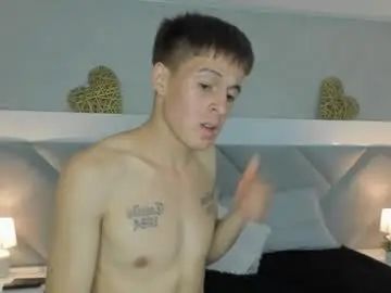 Gay sex chat with flacoflow_ - camgaychat.com - Britain