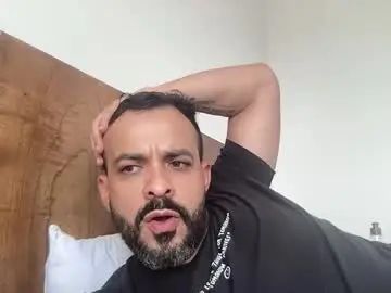 Gay sex chat with falkor_xl - camgaychat.com - Britain