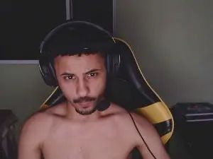 Gay sex chat with luansantos20204 - camgaychat.com - Britain