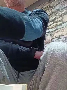 Gay sex chat with vijunior80 - camgaychat.com