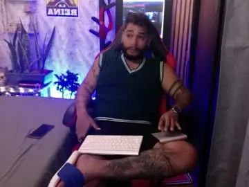 Gay sex chat with chris_stone444 - camgaychat.com - Britain