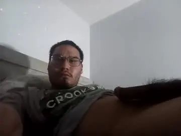 Gay sex chat with pirahna1012 - camgaychat.com - Britain