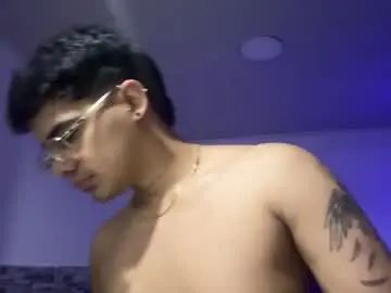 Gay sex chat with nicvelez22 - camgaychat.com - Britain