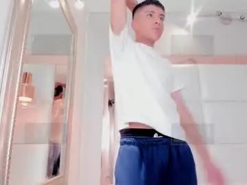 Gay sex chat with twinkie_aiden18 - camgaychat.com - Britain