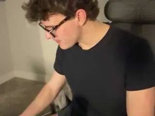 Gay sex chat with yngdesire - camgaychat.com