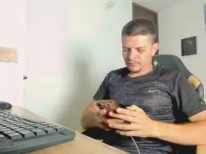 Gay sex chat with camilo_andres6 - camgaychat.com