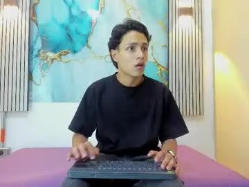 Gay sex chat with miller_sanz - camgaychat.com - Britain