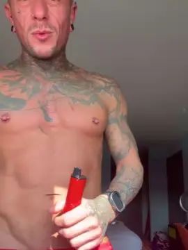 Gay sex chat with tattedbrad - camgaychat.com - Britain