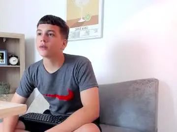 Gay sex chat with dennis_hills - camgaychat.com - Britain