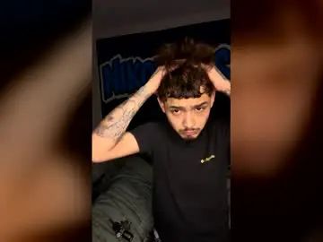 Gay sex chat with nikofanss - camgaychat.com - Britain