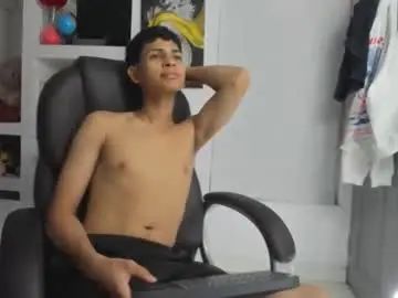 Gay sex chat with nico_viper_ - camgaychat.com - Britain