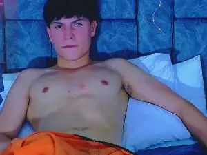 Gay sex chat with Dantekent - camgaychat.com - Britain