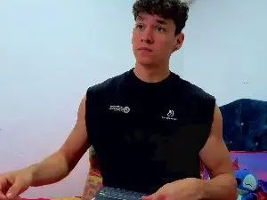 Gay sex chat with Muscle_Myke - camgaychat.com - Britain