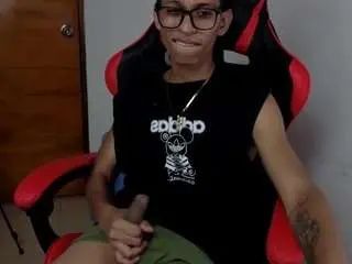 Gay sex chat with niklausdrift - camgaychat.com