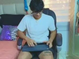 Gay sex chat with mathias_oberlin - camgaychat.com - Britain