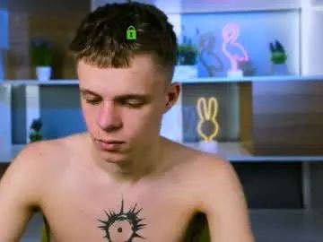 Gay sex chat with danny_dark1 - camgaychat.com - Britain