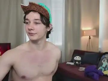 Gay sex chat with kevinstrike - camgaychat.com - Britain