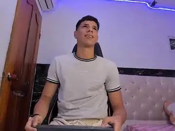 Gay sex chat with _felix_laurens - camgaychat.com - Britain