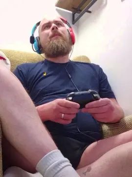 Gay sex chat with Gamer_nobby - camgaychat.com - Britain