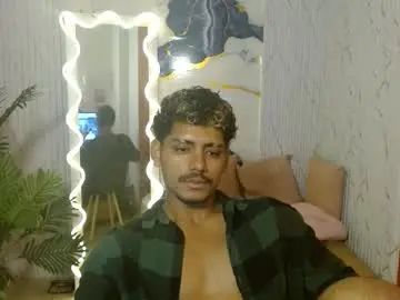 Gay sex chat with milo_tay - camgaychat.com - Britain