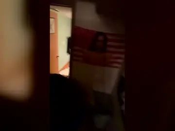 Gay sex chat with itsleoblaze - camgaychat.com - Britain