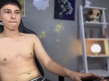 Gay sex chat with noah_magno - camgaychat.com - Britain