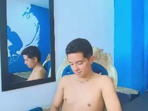 Gay sex chat with Max_Myerss - camgaychat.com - Britain