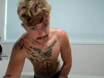 Gay sex chat with mattslinga - camgaychat.com - Britain