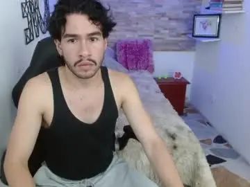 Gay sex chat with enzo_morelli - camgaychat.com - Britain